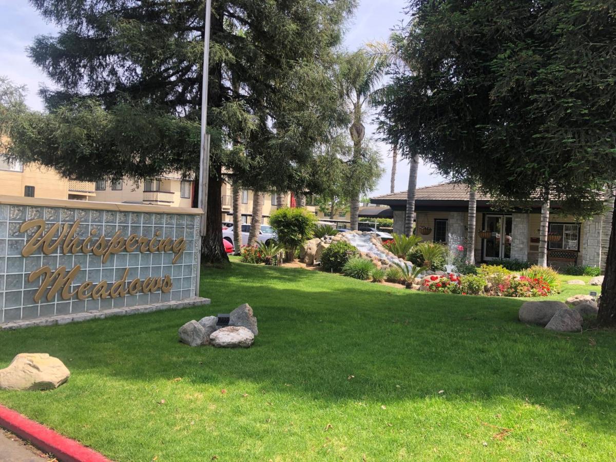 Whispering Meadows Apartments Bakersfield Exterior photo