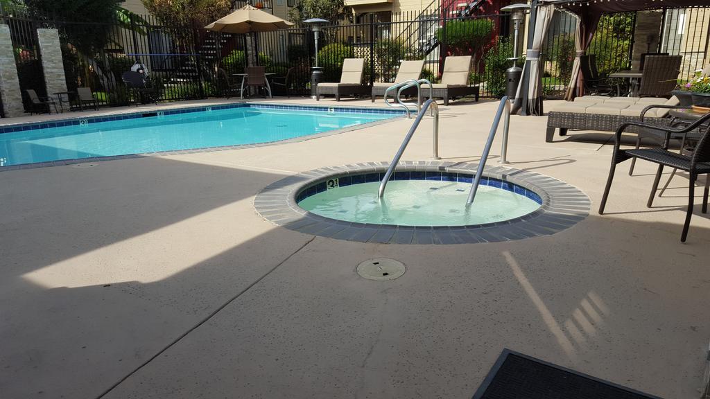 Whispering Meadows Apartments Bakersfield Exterior photo