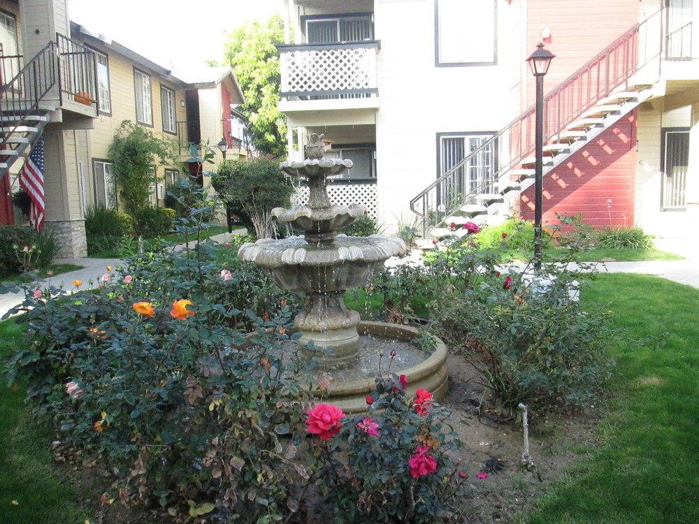 Whispering Meadows Apartments Bakersfield Exterior photo