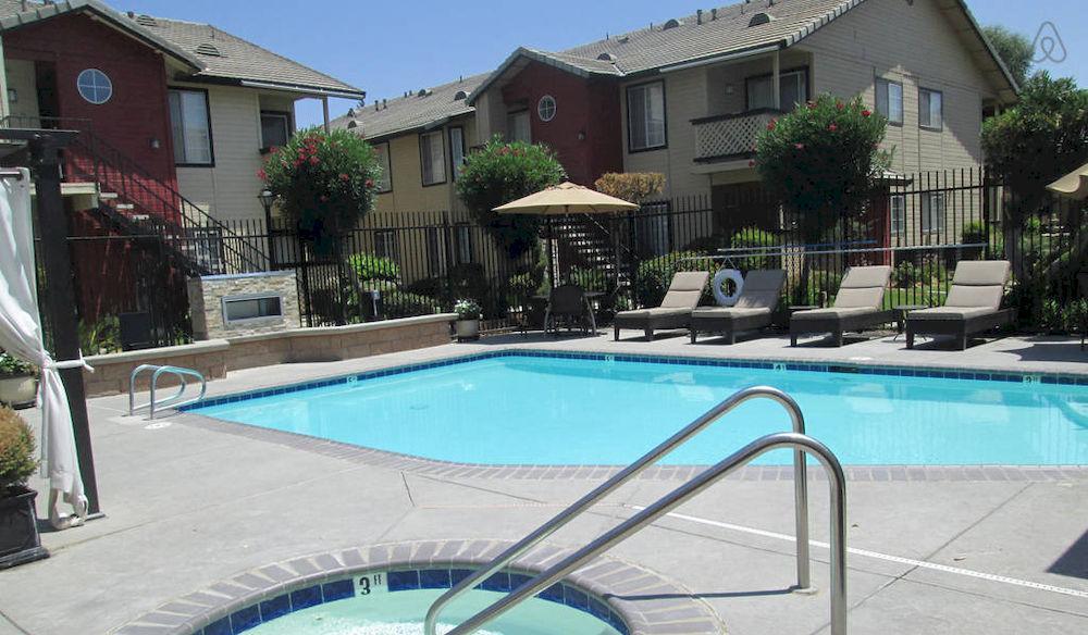 Whispering Meadows Apartments Bakersfield Exterior photo