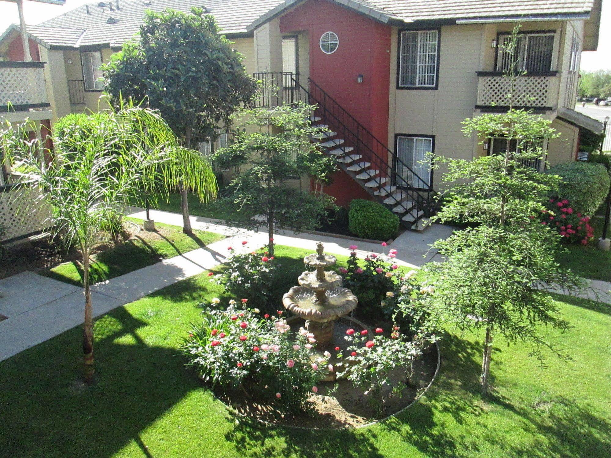 Whispering Meadows Apartments Bakersfield Exterior photo
