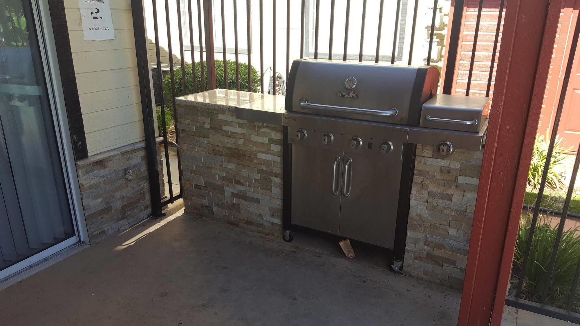 Whispering Meadows Apartments Bakersfield Exterior photo