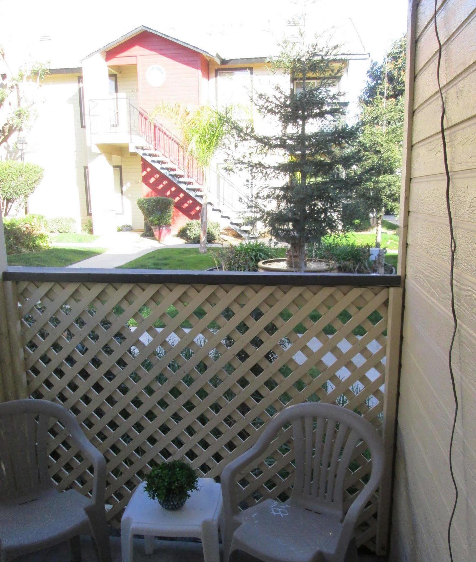 Whispering Meadows Apartments Bakersfield Exterior photo